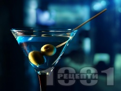 Коктейл High Roller с джин, трипъл сек и кайсиев бренди - снимка на рецептата Коктейл High Roller с джин, трипъл сек и кайсиев бренди - снимка на рецептата